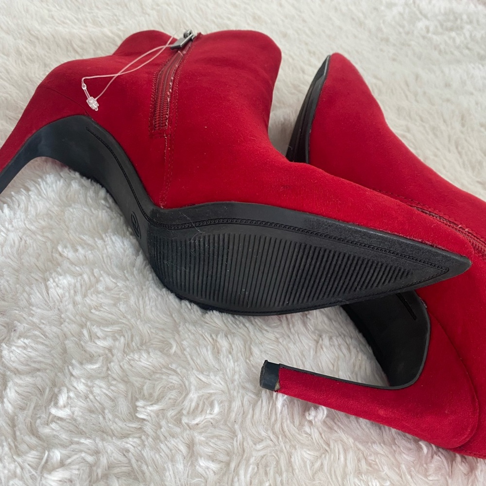 Red Boots - Picture 5 of 5